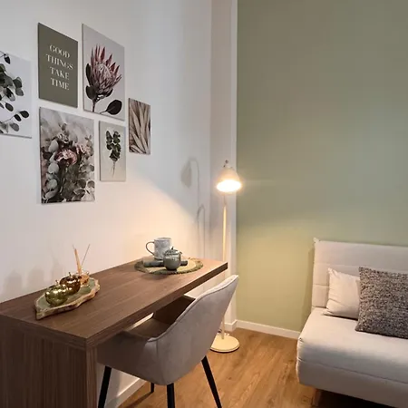 Fara - Quiet & Elegant In